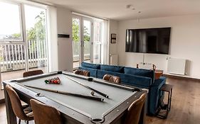 Maidstone Luxury Penthouse 3 Bedroom Apartment & Parking